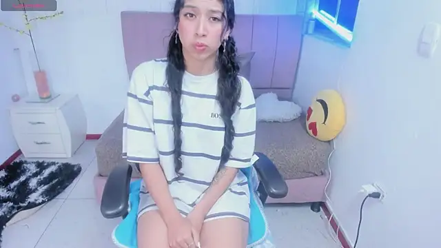 Snapshot of anna_moon11 chatting on 10-03-25, 05:04 anna moon11 online show from 10-03-25, 05:04