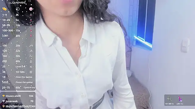 Snapshot of anna_moon11 chatting on 10-04-25, 04:32 anna moon11 online show from 10-04-25, 04:32