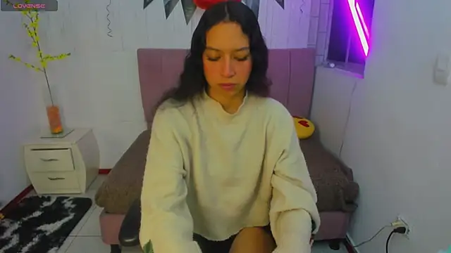 Snapshot of anna_moon11 chatting on 10-17-25, 04:37 anna moon11 online show from 10-17-25, 04:37