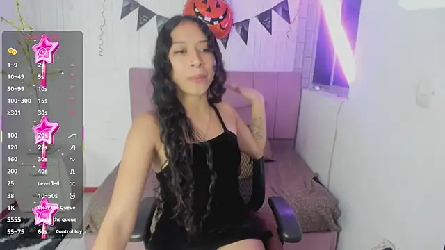 Snapshot of anna_moon11 chatting on 10-18-25, 04:59 anna moon11 online show from 10-18-25, 04:59