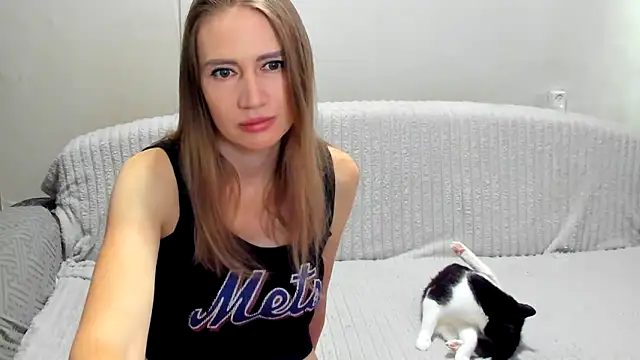 Snapshot of JessFoxxx chatting on 05-13-26, 04:32 JessFoxxx online show from 05-13-26, 04:32