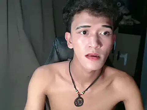 Snapshot of kenbigcockxx chatting on 10-16-25, 09:32 kenbigcockxx online show from 10-16-25, 09:32