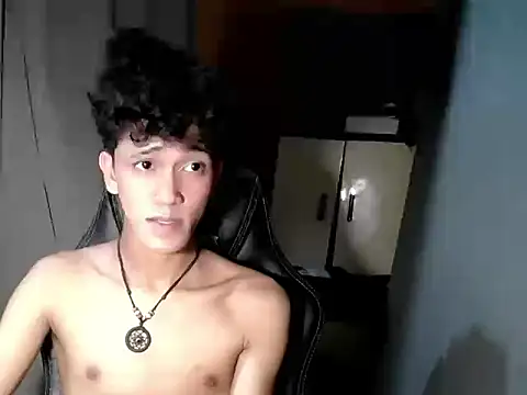 Snapshot of kenbigcockxx chatting on 10-26-25, 07:58 kenbigcockxx online show from 10-26-25, 07:58