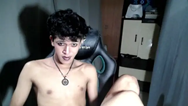 Snapshot of kenbigcockxx chatting on 11-09-25, 06:06 kenbigcockxx online show from 11-09-25, 06:06