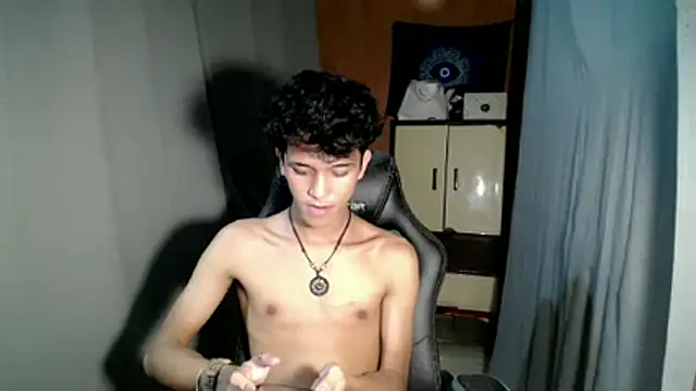 Snapshot of kenbigcockxx chatting on 11-11-25, 06:08 kenbigcockxx online show from 11-11-25, 06:08