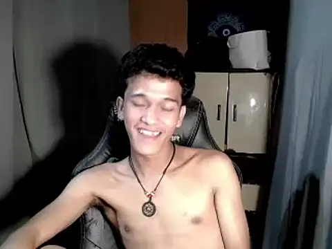 Snapshot of kenbigcockxx chatting on 11-21-25, 08:07 kenbigcockxx online show from 11-21-25, 08:07