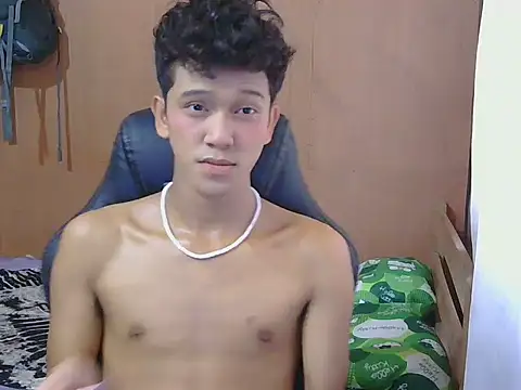 Snapshot of kenbigcockxx chatting on 12-20-25, 01:56 kenbigcockxx online show from 12-20-25, 01:56