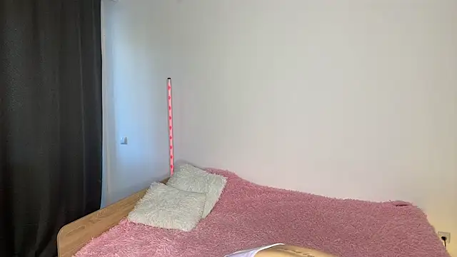 Snapshot of Rebel_Angel_ chatting on 09-16-25, 04:35 Rebel Angel online show from 09-16-25, 04:35