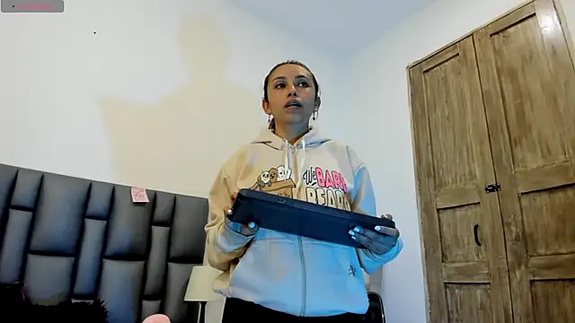 valeriasweet  online show from 12-19-25, 05:31