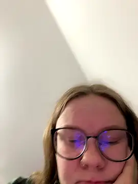 Snapshot of _CherryBloom_ chatting on 10-08-25, 05:43 CherryBloom online show from 10-08-25, 05:43