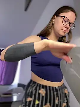  CherryBloom  online show from 04-14-26, 06:19