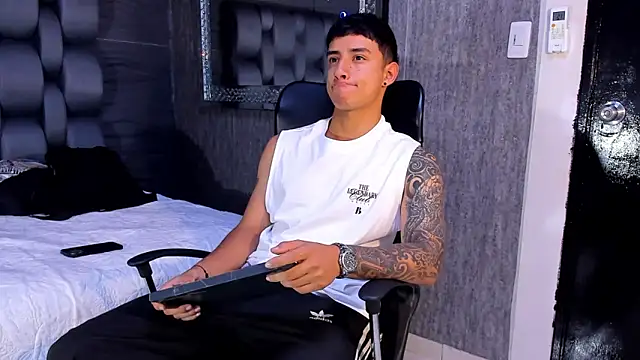 jaze bradley online show from 12-21-25, 02:02