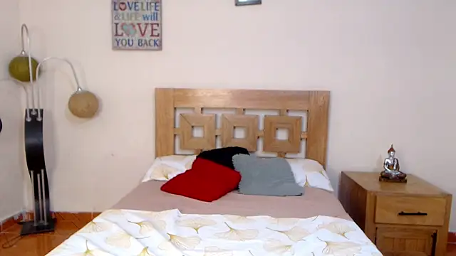 Snapshot of ValeSantoDomingo chatting on 10-14-25, 09:37 ValeSantoDomingo online show from 10-14-25, 09:37