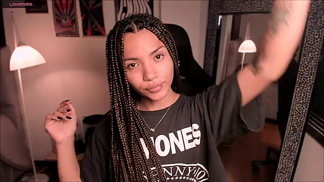 Snapshot of Nati____ chatting on 09-30-25, 04:17 Nati online show from 09-30-25, 04:17