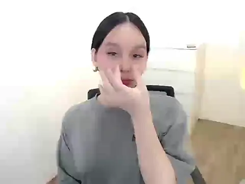 Snapshot of holly_tabby chatting on 10-17-25, 07:05 holly tabby online show from 10-17-25, 07:05