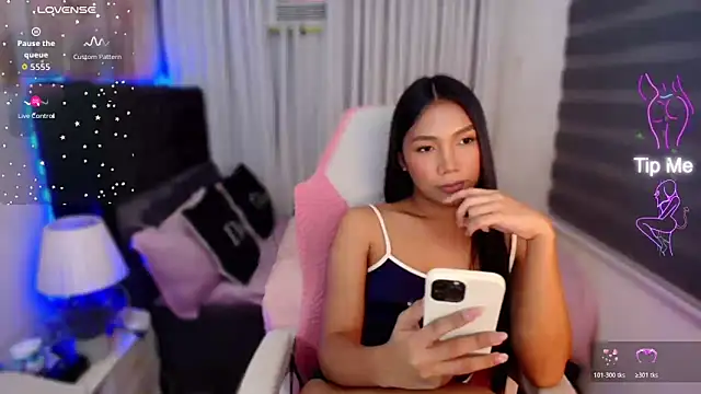 Snapshot of naughtyjayde chatting on 04-28-26, 02:27 naughtyjayde online show from 04-28-26, 02:27