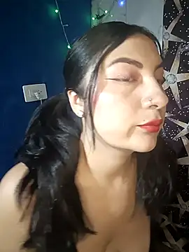 Snapshot of lunna_07 chatting on 05-06-26, 05:18 lunna 07 online show from 05-06-26, 05:18