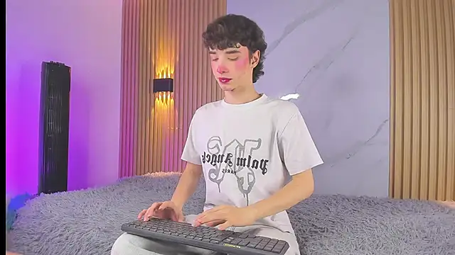 Snapshot of austin_rouse chatting on 09-24-25, 07:50 austin rouse online show from 09-24-25, 07:50