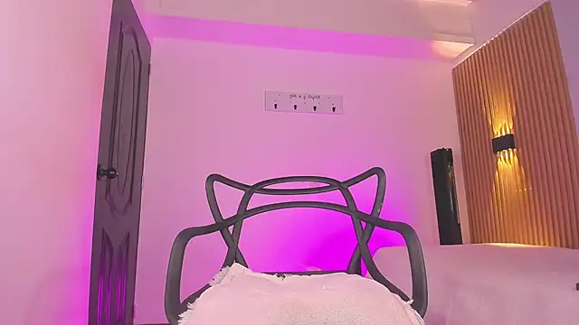 Snapshot of austin_rouse chatting on 11-20-25, 01:50 austin rouse online show from 11-20-25, 01:50