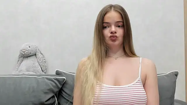 Sarah keyy online show from 03-05-26, 05:42