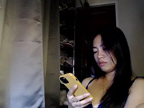 Snapshot of candycrushyyy chatting on 11-21-25, 07:45 candycrushyyy online show from 11-21-25, 07:45