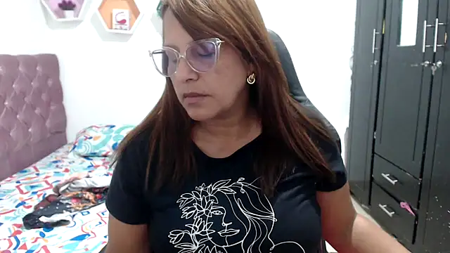 Snapshot of cristydirtyhot chatting on 11-26-25, 07:04 cristydirtyhot online show from 11-26-25, 07:04