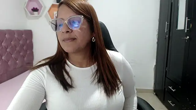 Snapshot of cristydirtyhot chatting on 11-30-25, 07:07 cristydirtyhot online show from 11-30-25, 07:07