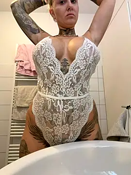 Snapshot of Jasmina-Joy chatting on 11-17-25, 05:02 Jasmina-Joy online show from 11-17-25, 05:02