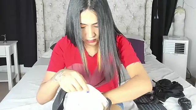 Snapshot of aleja_spearsx chatting on 06-17-26, 12:07 aleja spearsx online show from 06-17-26, 12:07