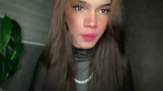 Snapshot of Misselliefayexxx chatting on 12-19-25, 02:51 Misselliefayexxx online show from 12-19-25, 02:51