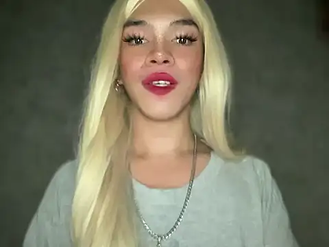 Snapshot of Misselliefayexxx chatting on 02-10-26, 04:05 Misselliefayexxx online show from 02-10-26, 04:05