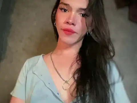 Snapshot of Misselliefayexxx chatting on 06-19-26, 02:16 Misselliefayexxx online show from 06-19-26, 02:16