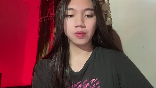 Snapshot of kat_mire chatting on 10-31-25, 05:03 kat mire online show from 10-31-25, 05:03