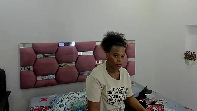 MiiaSmith   online show from 10-08-25, 08:28