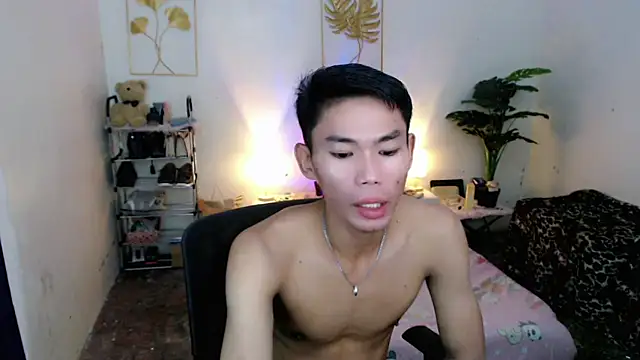 Snapshot of naughty_rence chatting on 10-29-25, 09:00 naughty rence online show from 10-29-25, 09:00