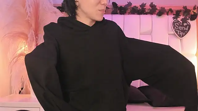 Daphne And Roger online show from 04-04-26, 11:08