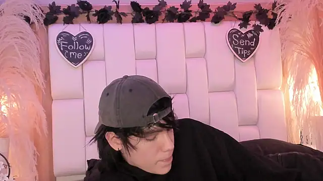 Daphne And Roger online show from 04-15-26, 11:06