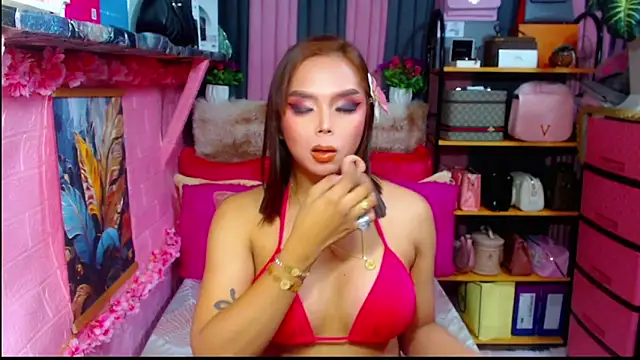 Snapshot of MoniqueCeleste chatting on 10-14-25, 01:28 MoniqueCeleste online show from 10-14-25, 01:28