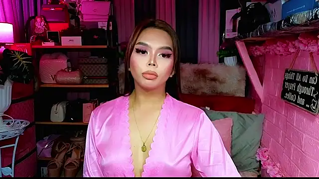 Snapshot of MoniqueCeleste chatting on 11-04-25, 01:59 MoniqueCeleste online show from 11-04-25, 01:59