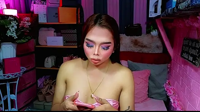 Snapshot of MoniqueCeleste chatting on 11-15-25, 02:57 MoniqueCeleste online show from 11-15-25, 02:57