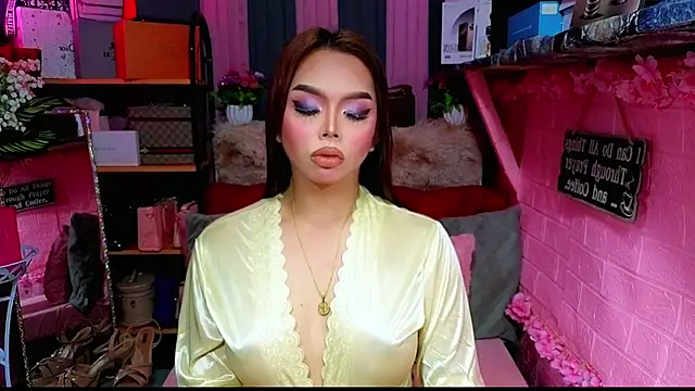 Snapshot of MoniqueCeleste chatting on 11-21-25, 03:49 MoniqueCeleste online show from 11-21-25, 03:49