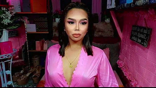 Snapshot of MoniqueCeleste chatting on 11-22-25, 04:28 MoniqueCeleste online show from 11-22-25, 04:28