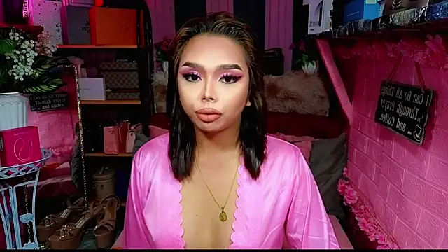 Snapshot of MoniqueCeleste chatting on 11-23-25, 04:34 MoniqueCeleste online show from 11-23-25, 04:34