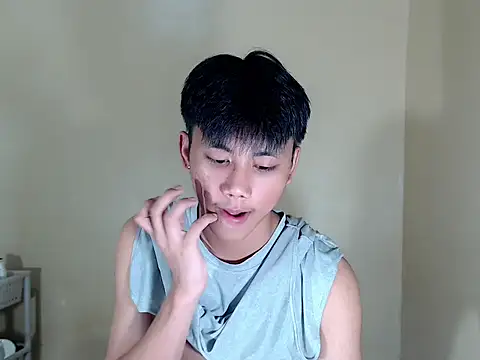 Snapshot of ynotyu chatting on 11-12-25, 03:23 ynotyu online show from 11-12-25, 03:23