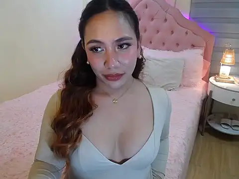 Snapshot of ur_seductivelaura chatting on 12-04-25, 09:56 ur seductivelaura online show from 12-04-25, 09:56