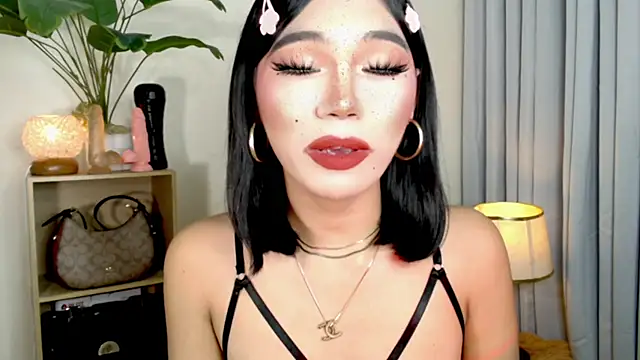 miyaa Moore online show from 11-29-25, 08:01