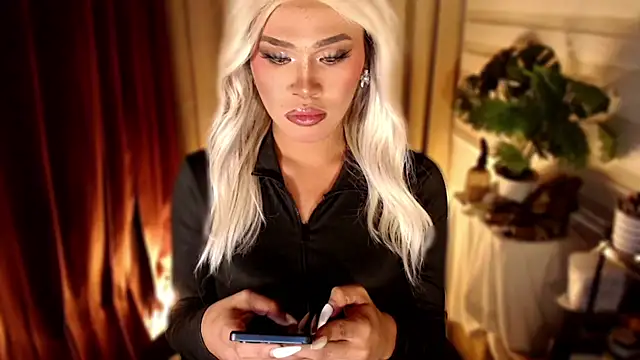 Snapshot of _tipsandchips chatting on 02-19-26, 04:25 tipsandchips online show from 02-19-26, 04:25