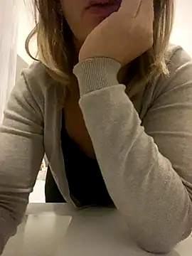 Snapshot of Veryvery30 chatting on 11-08-25, 03:56 Veryvery30 online show from 11-08-25, 03:56