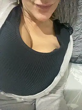 Snapshot of Veryvery30 chatting on 11-21-25, 03:33 Veryvery30 online show from 11-21-25, 03:33