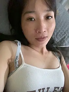 Snapshot of oneyou_400 chatting on 10-16-25, 06:42 oneyou 400 online show from 10-16-25, 06:42